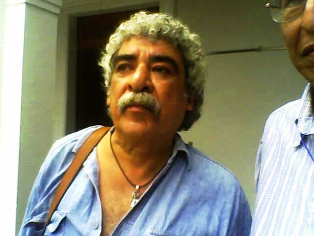 Poeta Nelson Perez Estrada, Elogia al pedo